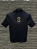 Camiseta de cuello alto con hebilla para mujer