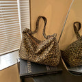 Bolso de hombro con estampado de leopardo