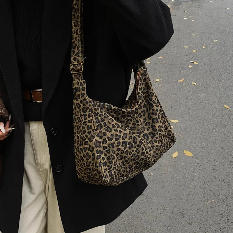 Bolso de hombro con estampado de leopardo